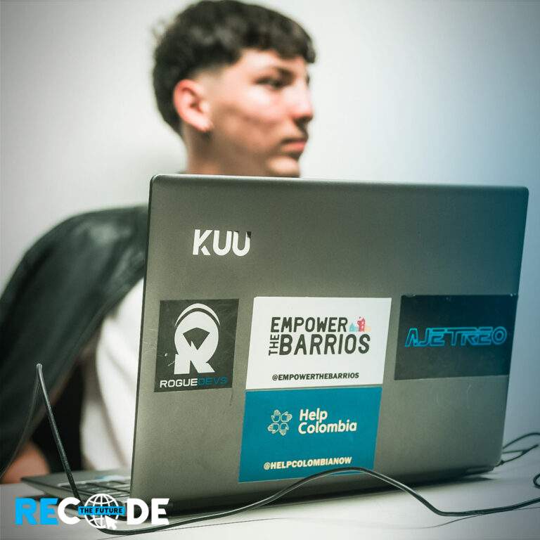 Estudiante recode the future donar