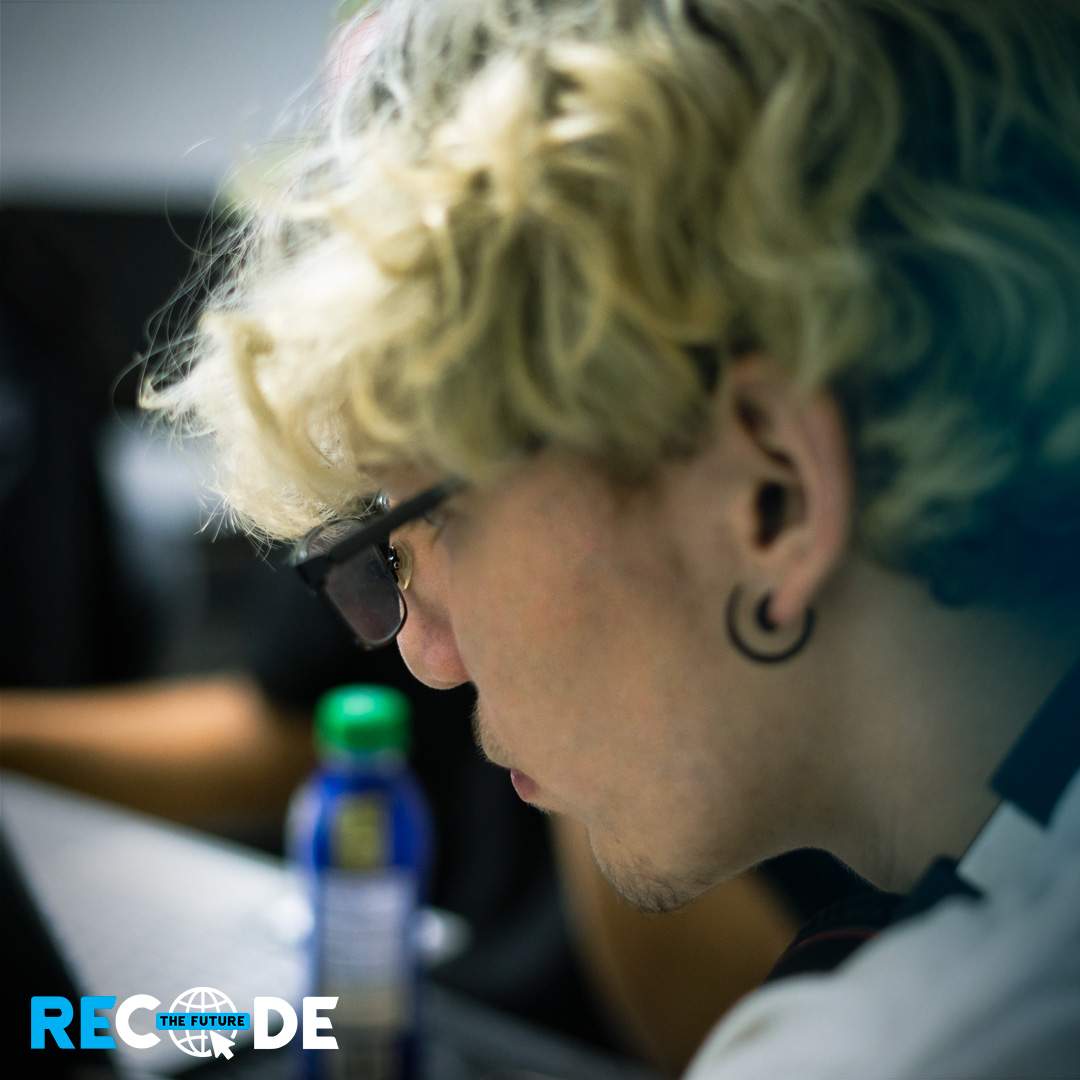 Estudiante recode the future donar